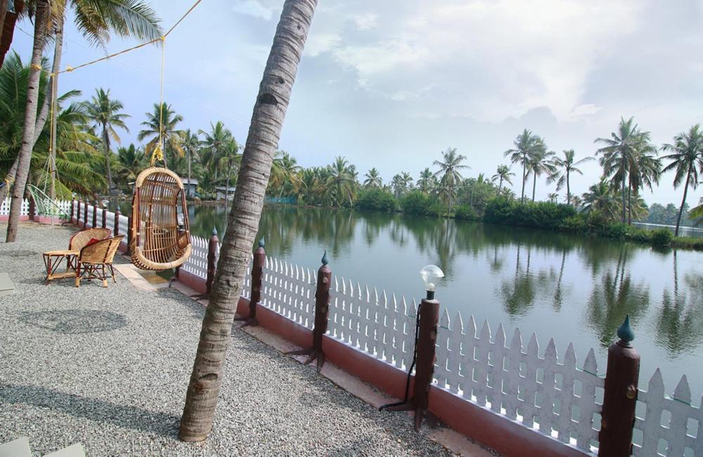 Munroe Island Lake Resort Mundrothuruth Екстер'єр фото